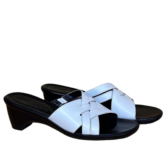 Clarks Women’s Slip On White/Black Criss-Cross Open Toe Heel Sandal Size-7 - Picture 2 of 6